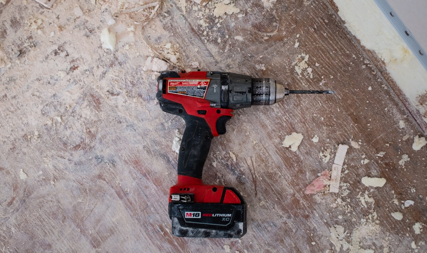 Outils sur établi, métier manuel.